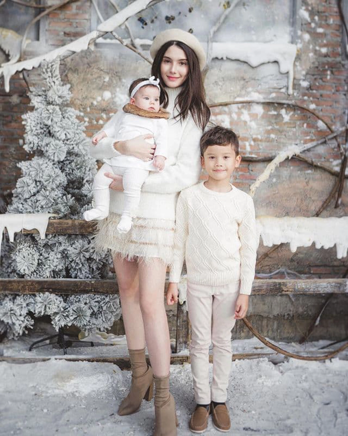 ซาร่า คาซิงกินี ฟาดกลับ! หลังถูกติงให้ น้องแม็กซ์เวลล์ กินนมจากเต้าตอน 6 ขวบ