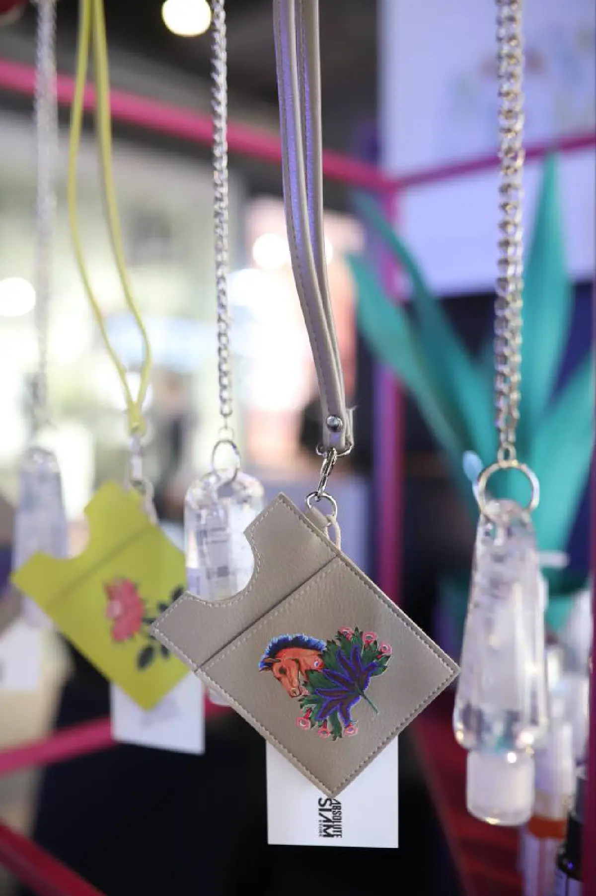 Strong in Style ช้อปปิ้งไอเท็มสุดชิคจากไทยดีไซเนอร์