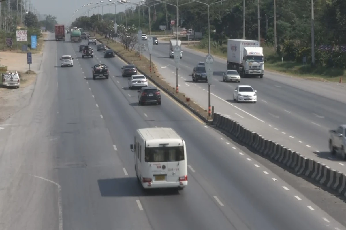 ถนนมิตรภาพ ปริมาณรถเพิ่มขึ้นต่อเนื่อง ประชาชนทยอยกลับบ้านส่งท้ายปี