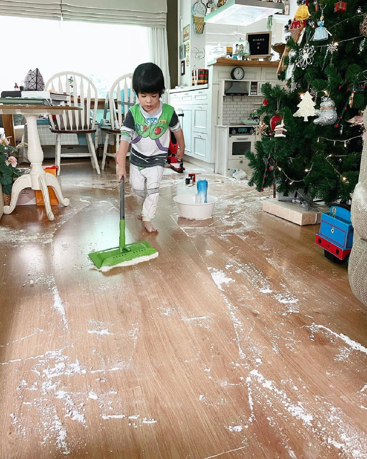 เอ้ก บุษกร หลงดีใจ! น้องดิน ช่วยทำความสะอาดบ้าน..สุดท้ายงานเข้ากว่าเดิม