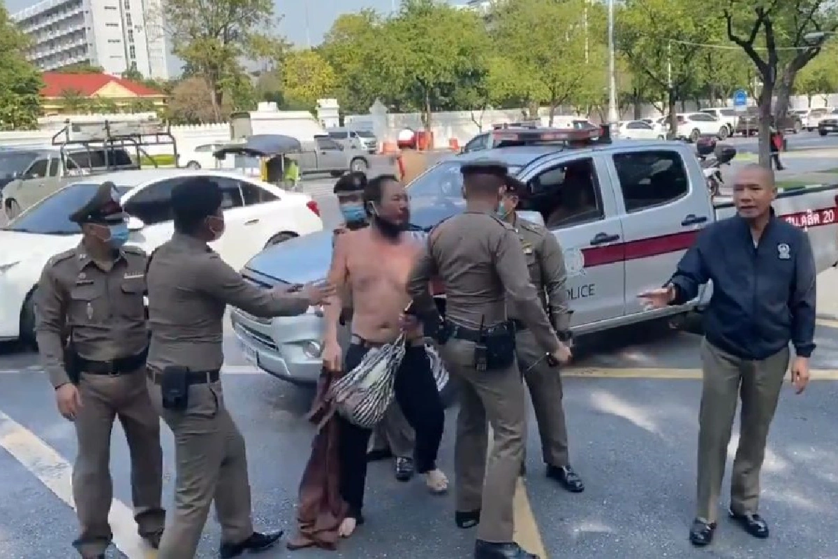 "หมอบูรณ์"ถอดกางเกงเหลือชั้นในขอเงินสมทบชราภาพ"บิ๊กตู่"