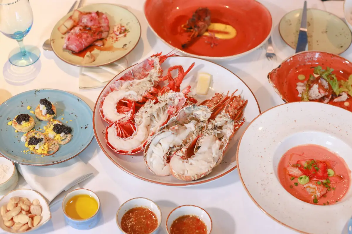 บุฟเฟ่ต์แชมเปญบรั้นช์ชั้นดีสไตล์สเปน อิ่มเอมแบบพรีเมี่ยม ณ ห้องอาหารอูโนมาส