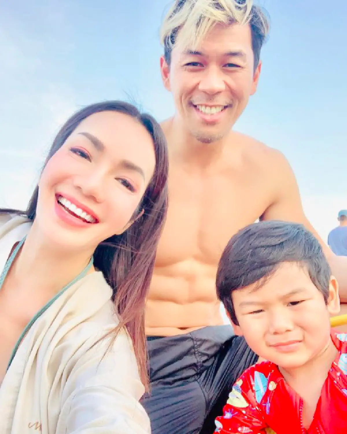  “อ๋อม สกาวใจ” ทำทะเลหัวหินสั่นสะเทือน! ใส่ชุดว่ายน้ำเว้าสูงแหวกลึกอวดหุ่นสุดเป๊ะ