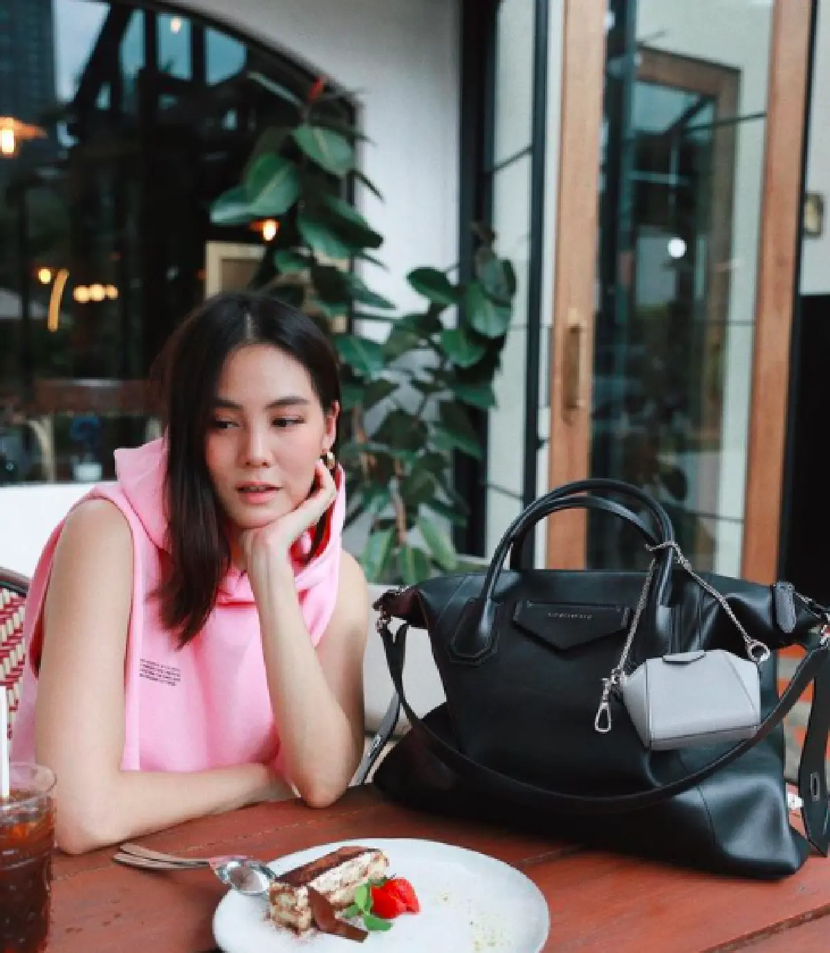  "เจนี่” กับลุคใหม่รับปีวัวทอง หั่นผมบ๊อบสั้นกระชากวัย ดูเด็กลงไปอีก 10 ปี