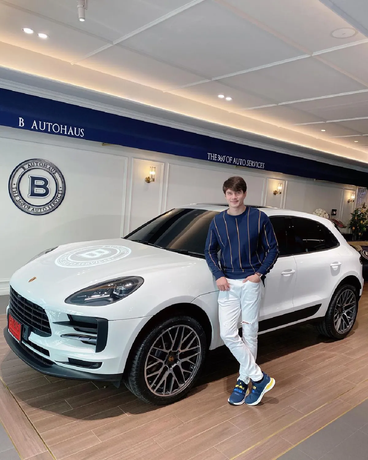 “มิกค์ ทองระย้า” ให้รางวัลตัวเองต้อนรับปีใหม่ ออกรถป้ายแดงยี่ฮ้อหรู