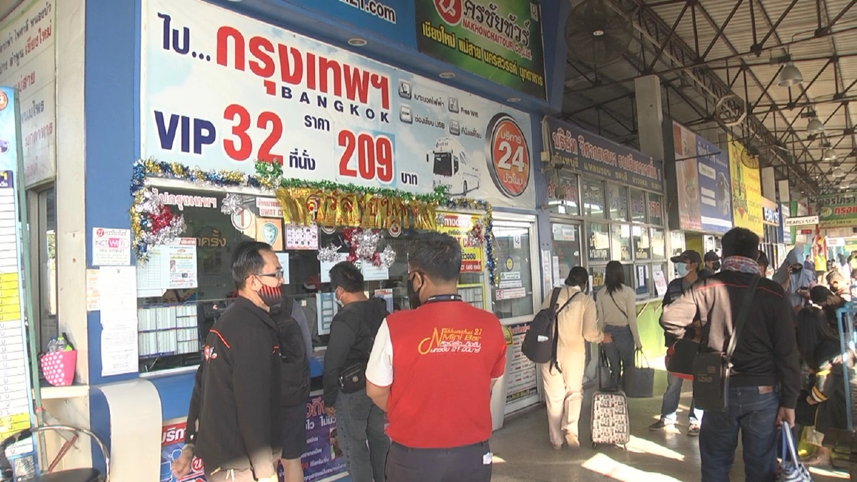 บขส.โคราช-ถนนมิตรภาพเริ่มหนาแน่นคนอีสานทยอยกลับกรุงเพทฯ