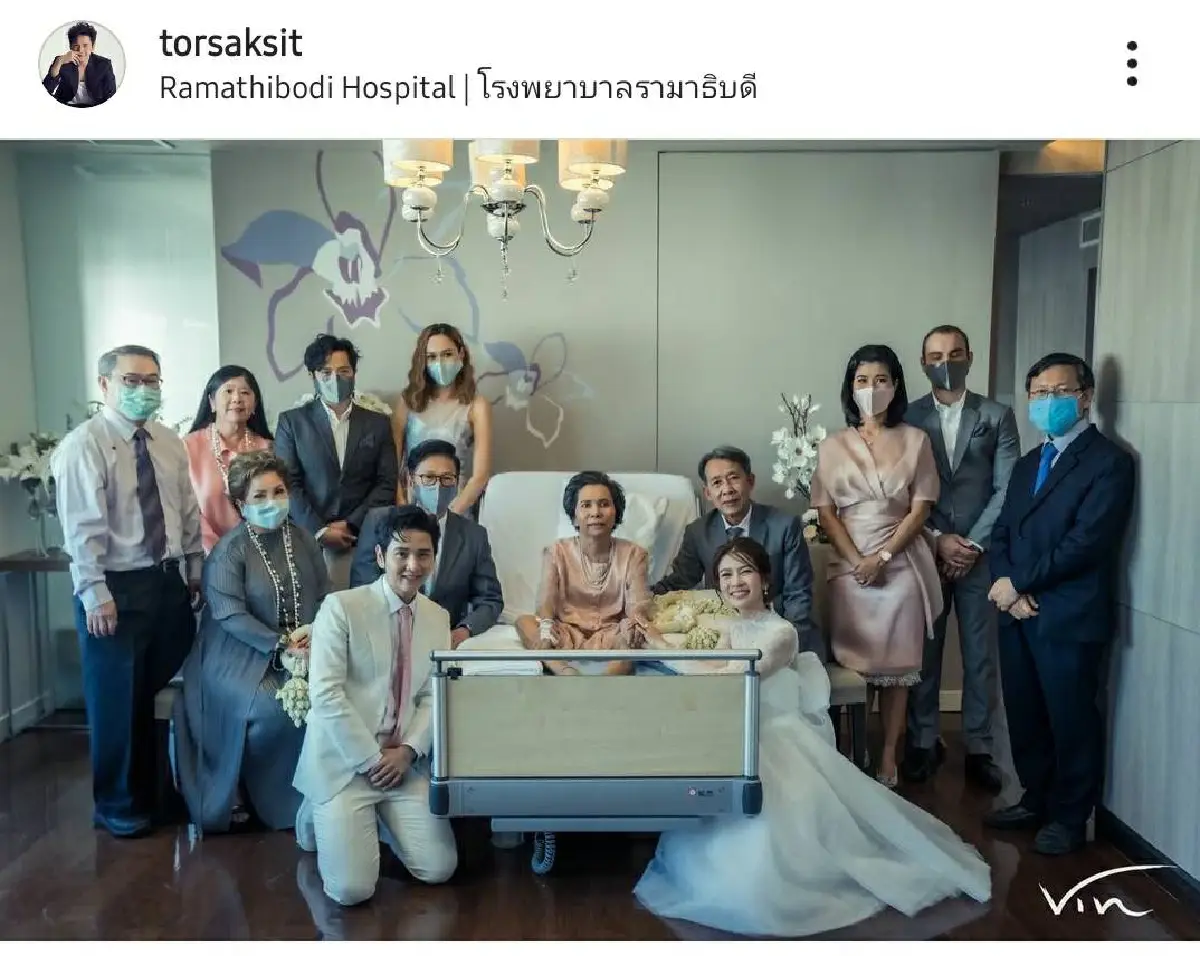 "โต๋” พาพ่อแม่สู่ขอ “ไบร์ท” ทำพิธีหมั้นสุดเรียบง่าย ที่รพ.รามาธิบดี 