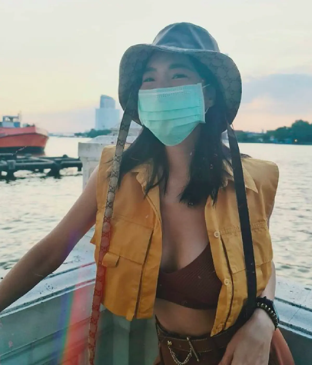 “คริส หอวัง" ทำไอจีลุกเป็นไฟ อวดหุ่นสุดเป๊ะกับชุดออกกำลังกายเมื่อยิมปิด 