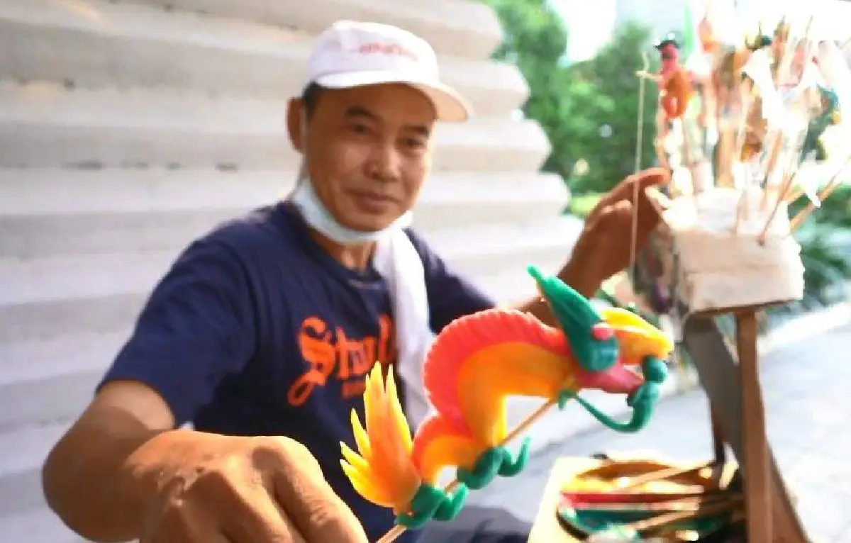 “ลุงยุทธ” อมยิ้มโบราณ มนต์เสน่ห์วันวานที่ใกล้เลือนหาย