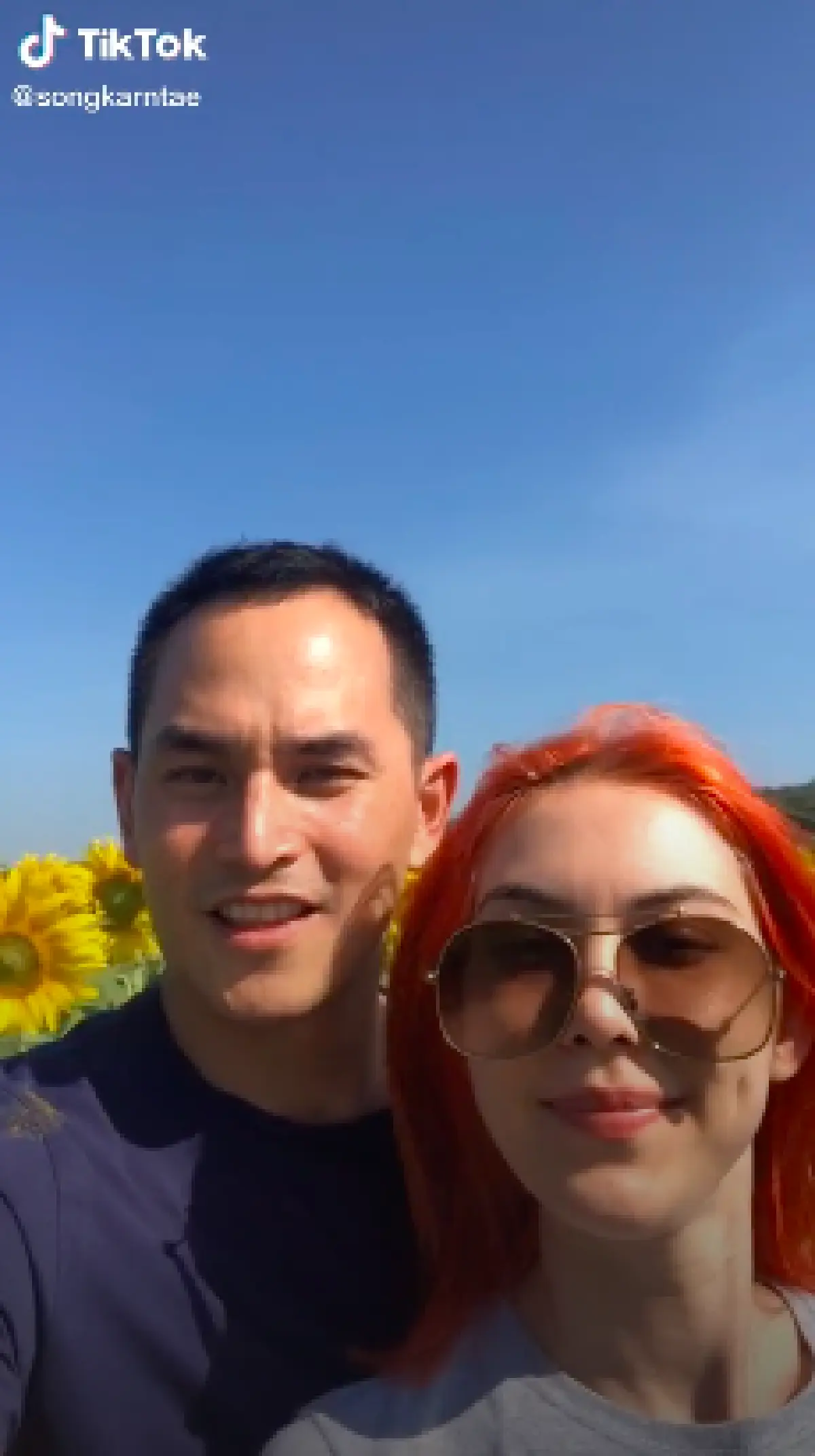  “สงกรานต์-แมท” พากันจัดทริปสวีตรับปีใหม่ เที่ยวทุ่งทานตะวันที่เขาใหญ่