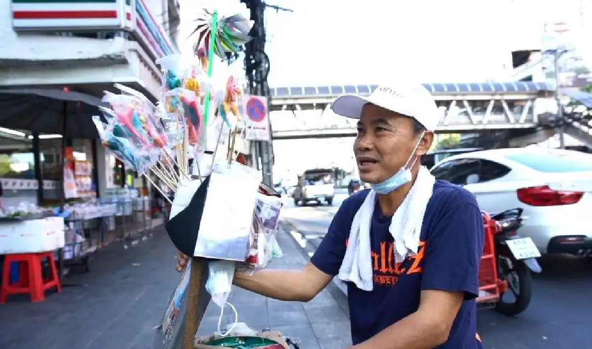 “ลุงยุทธ” อมยิ้มโบราณ มนต์เสน่ห์วันวานที่ใกล้เลือนหาย