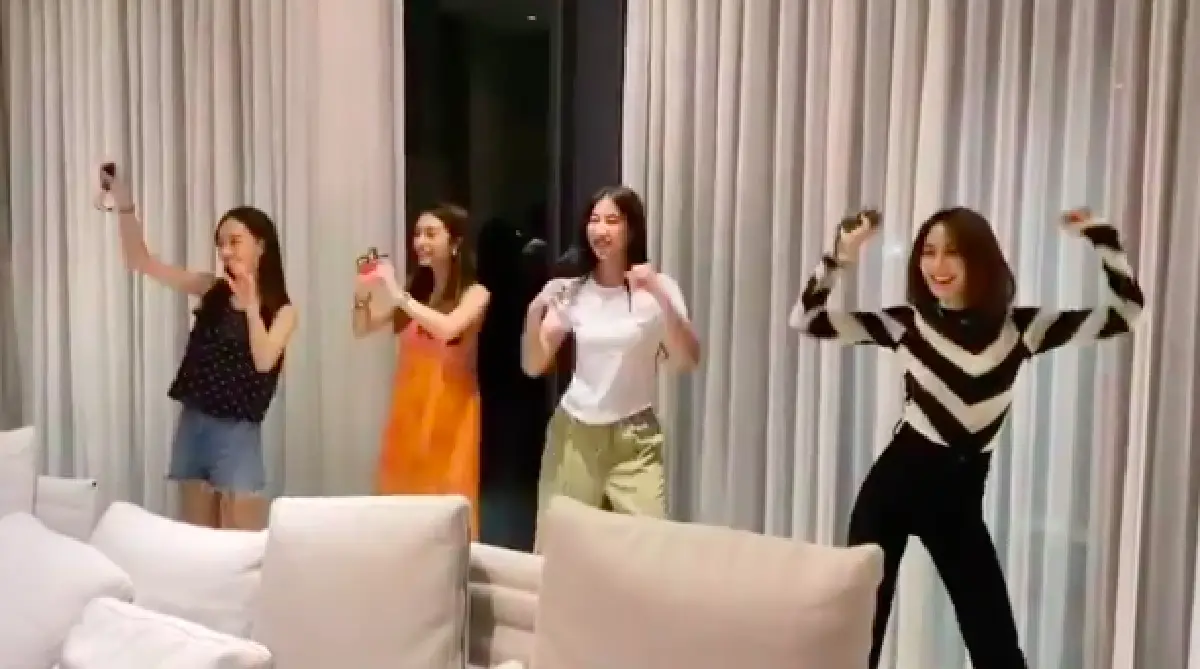 "แต้ว-มิ้นต์-มิว-เต้ย" จัดเต็มรวมตัวกันแดนซ์ ใส่สเต็ปแรงไม่ยั้ง