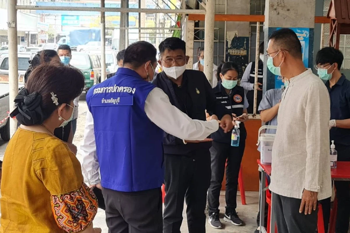 ปทุมธานีเร่งคัดกรองเชิงรุกแรงงานต่างด้าวหาผู้ติดเชื้อโควิด-19