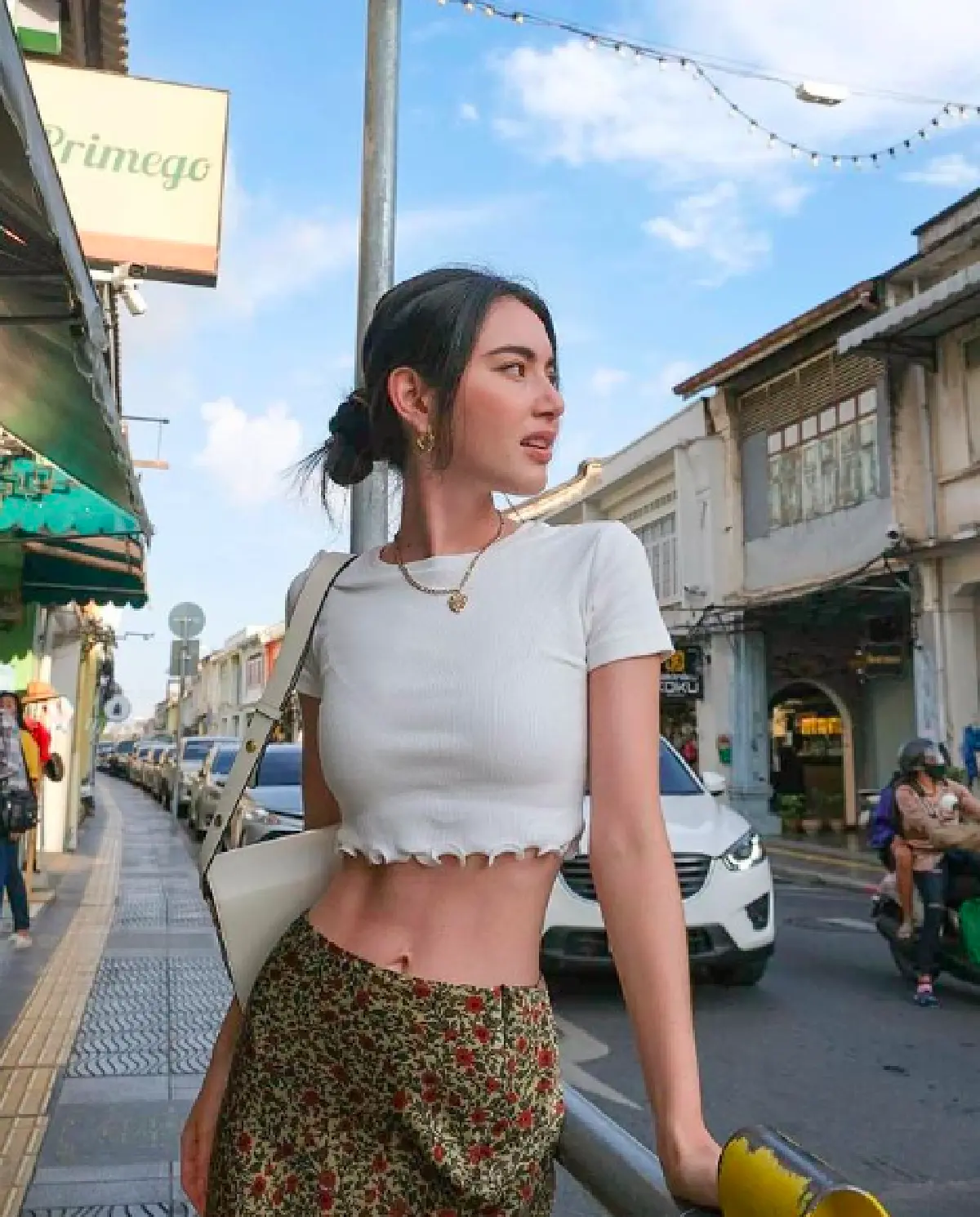 “ใหม่ ดาวิกา” มาในลุคเท่! เผยหน้าท้องชวนฝันซิกแพก 6 ก้อนปังๆ 