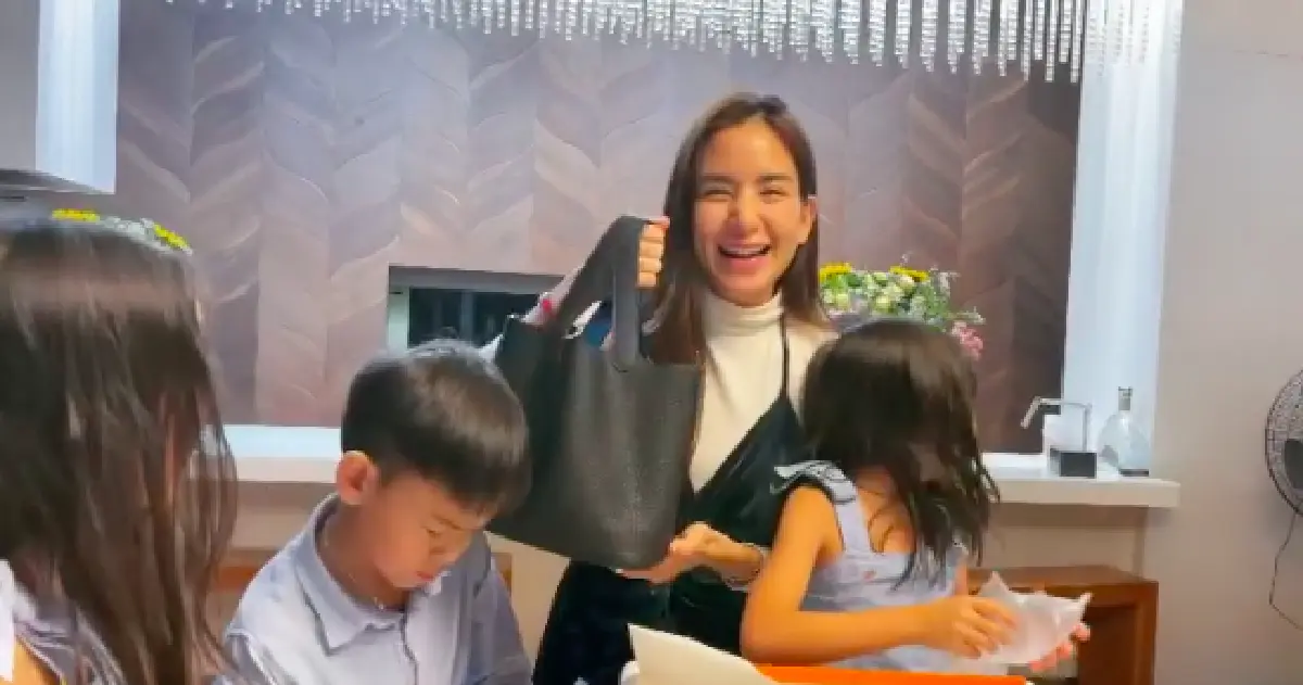 "พลอย ชิดจันทร์" แฮปปี้หนัก! สามีมอบแบรนด์เนมสุดหรูให้เป็นของขวัญวันเกิด