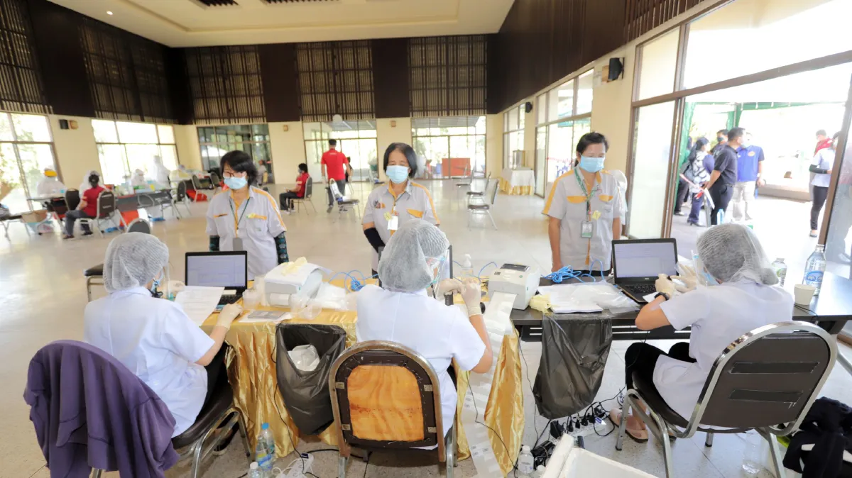 ตรวจเชิงรุกพนักงาน600คนโรงงานสุราบางยี่ขันหาเชื้อโควิด-19