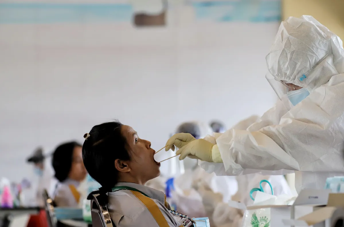 ตรวจเชิงรุกพนักงาน600คนโรงงานสุราบางยี่ขันหาเชื้อโควิด-19