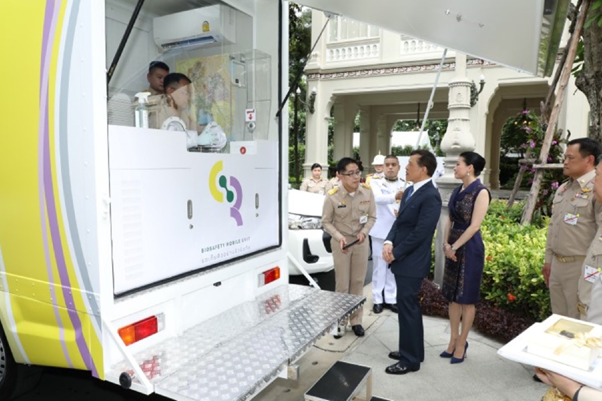 "ในหลวง-พระราชินี"โปรดเกล้าฯให้จัดสร้างรถตรวจโควิดเชิงรุกอีก7คัน "ในหลวง-พระราชินี"โปรดเกล้าฯให้จัดสร้างรถตรวจโควิดเชิงรุกอีก7คัน