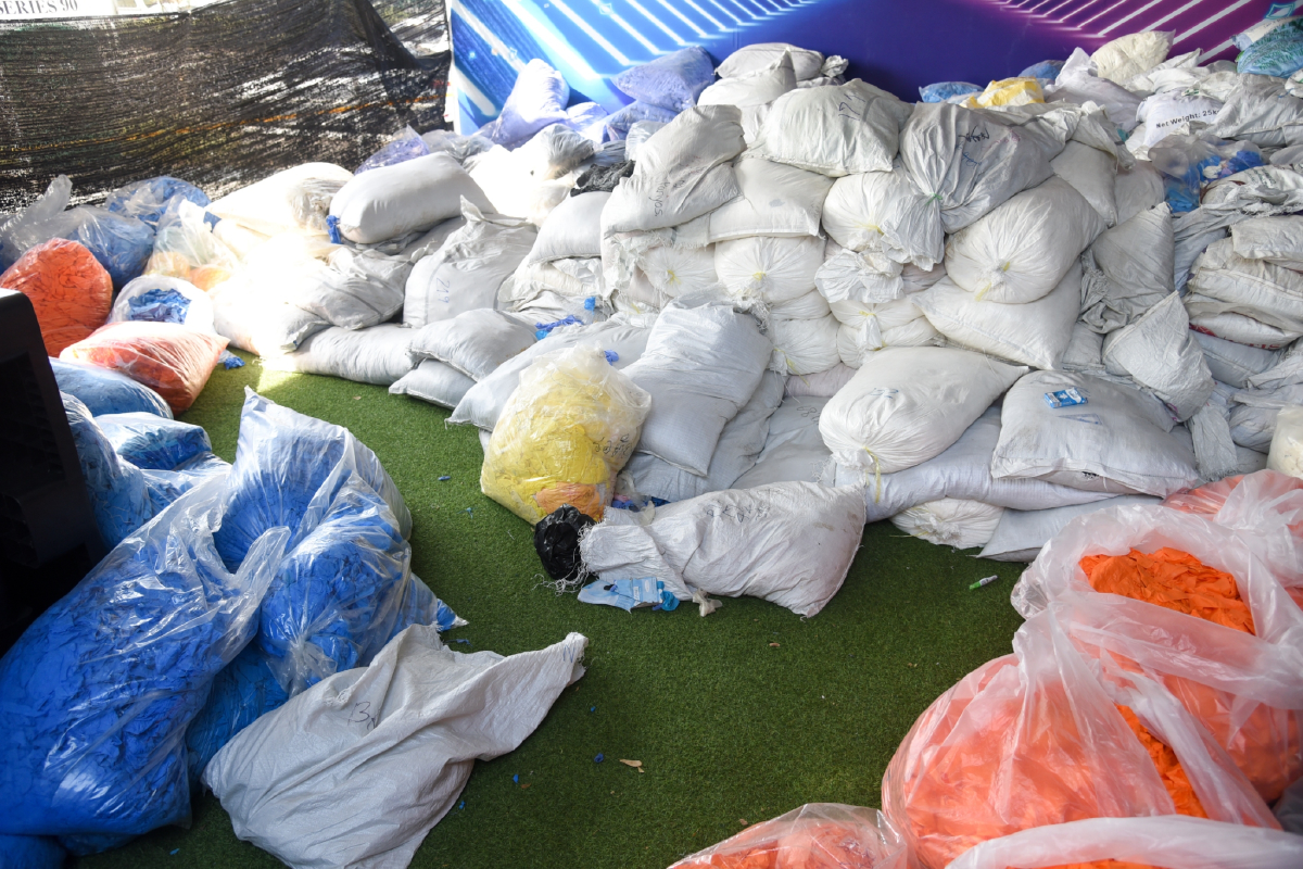 ทลายแหล่งบรรจุถุงมือยางใช้แล้วย่านหนองแขมมูลค่า200ล.