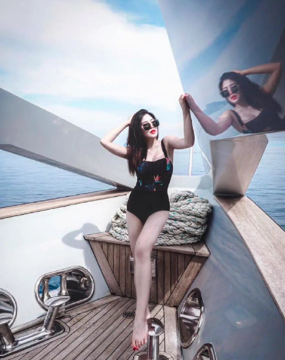 “ฝ้าย Am Fine” จัดเต็มความแซ่บรับปี 2021 อวดหุ่นเป๊ะในชุดว่ายน้ำกลางทะเล