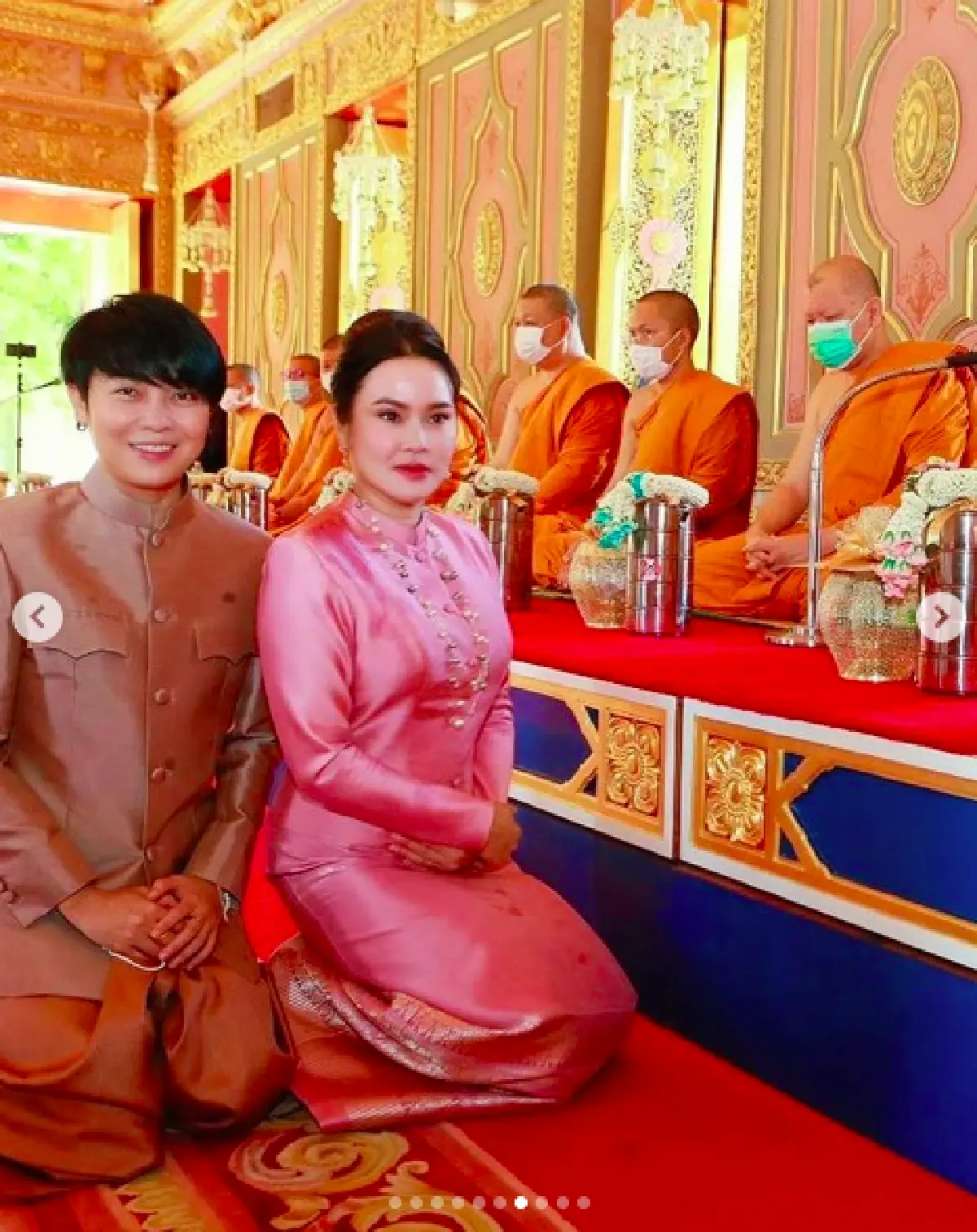 “ใหม่ เจริญปุระ” พร้อมครอบครัวสง่างามในชุดไทย ทำบุญวันเกิดอายุครบ 52