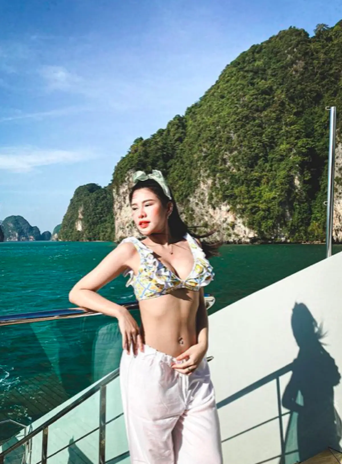 “ฝ้าย Am Fine” จัดเต็มความแซ่บรับปี 2021 อวดหุ่นเป๊ะในชุดว่ายน้ำกลางทะเล