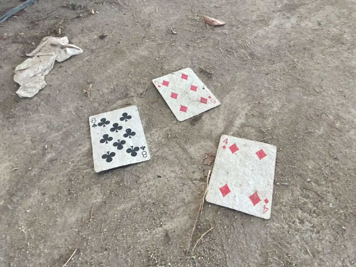 ค้นโกดังย่านฉลองกรุง43ขยายผลเจอโต๊ะคาบาร่าตกกลางถนน