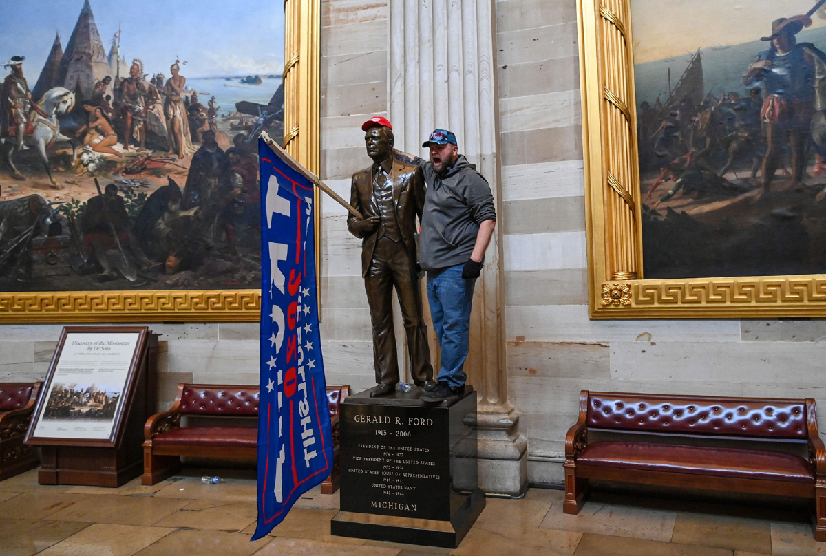 คองเกรสวินาศสันตะโร สาวกทรัมป์บุกถล่มยับ