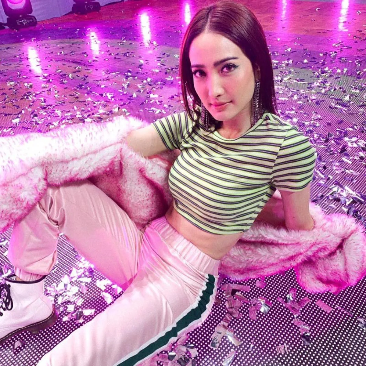 แต้ว ณฐพร เจอดราม่า..เที่ยวเล่นไม่กักตัว หลังผจก.ส่วนตัว ติดโควิด