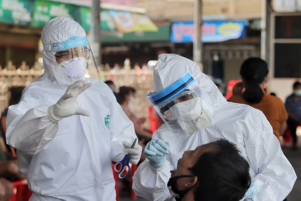 ผู้ว่าฯปทุมธานีเยี่ยมจุดคัดกรองต่างด้าวสกัดโควิดย้ำไม่ตั้งข้อรังเกียจ