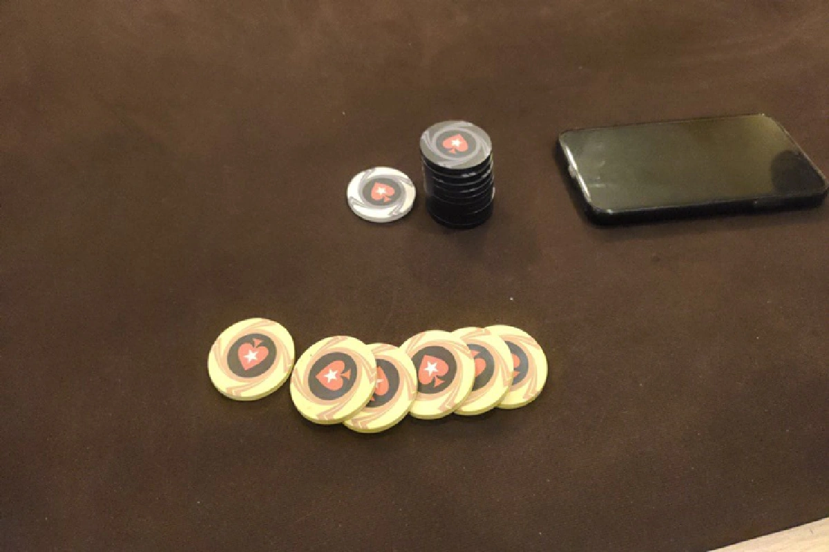 กลัวซะที่ไหน! ตร.บุกทลายบ่อนต่างชาติลอบเล่นพนันเย้ยคำสั่งควบคุมโรคระบาด