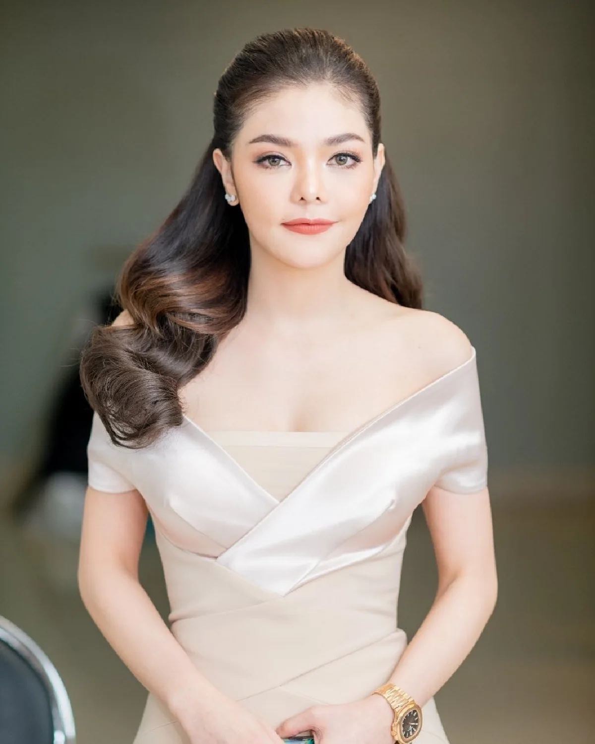 เกรท วรินทร ใส่ทองเต็มตัวช่วยโปรโมตกิจการครอบครัว ทำเอาอดีตคนรักเข้ามาแซว