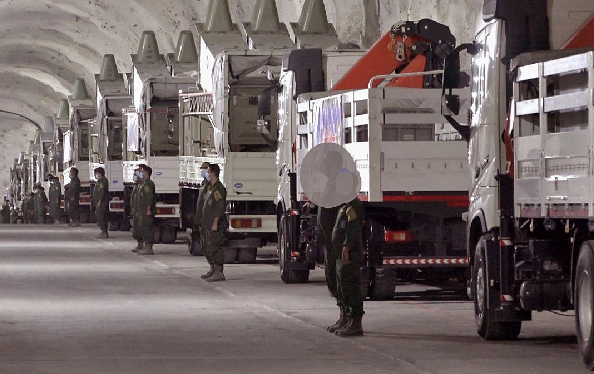 อิหร่านอวดโฉมคลังเก็บขีปนาวุธใต้ดิน 