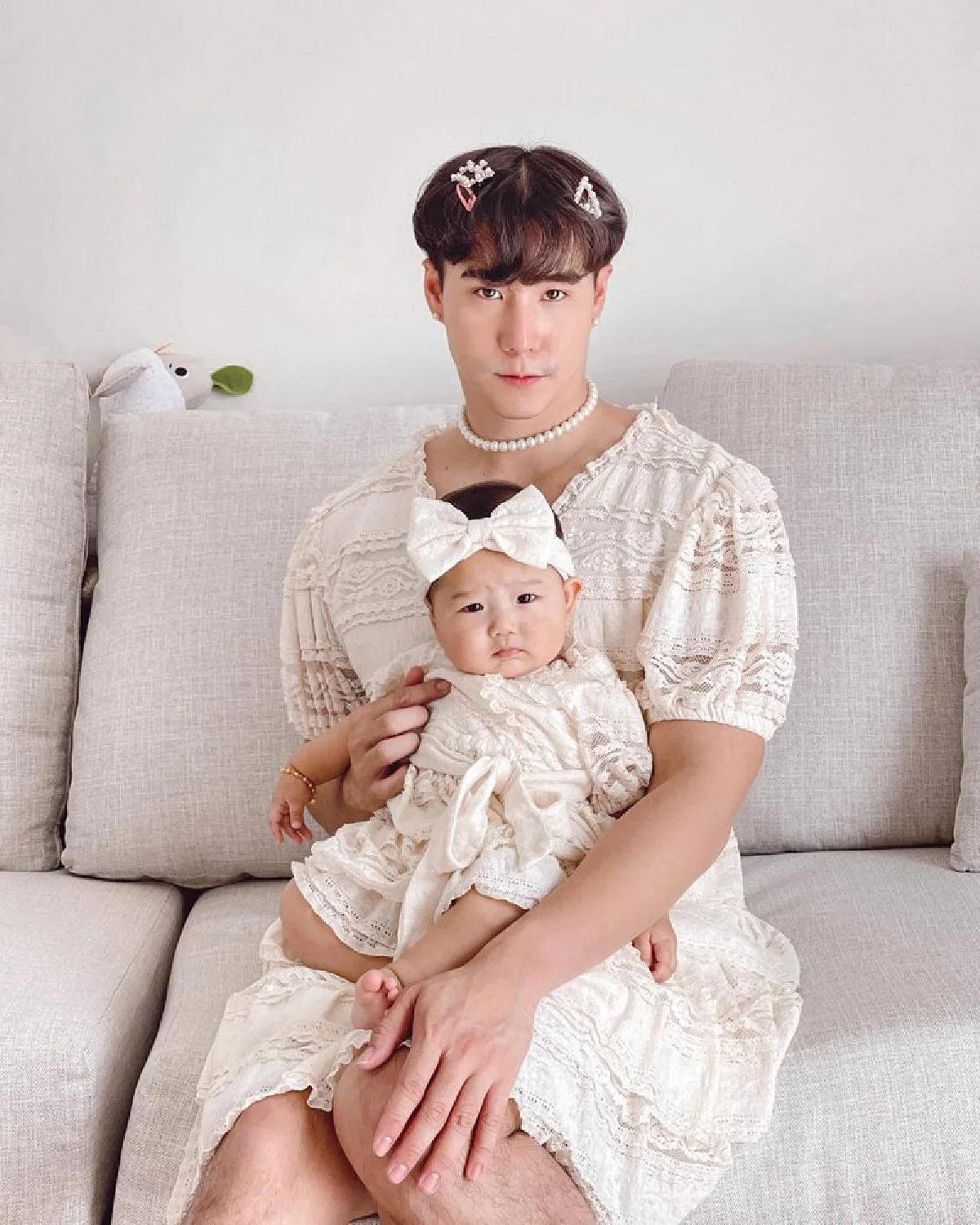 “เขื่อน เคโอติก” จัดเต็มเยี่ยมลูกสาว “จงเบ” ตัดชุดคู่ฝากหลาน น่ารักสุดๆ 