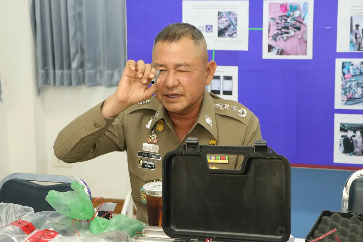 ตร.จับหนุ่มผลิต-ค้าปืนเถื่อนรายใหญ่ย่านลาดหลุมแก้วของกลางอื้อ