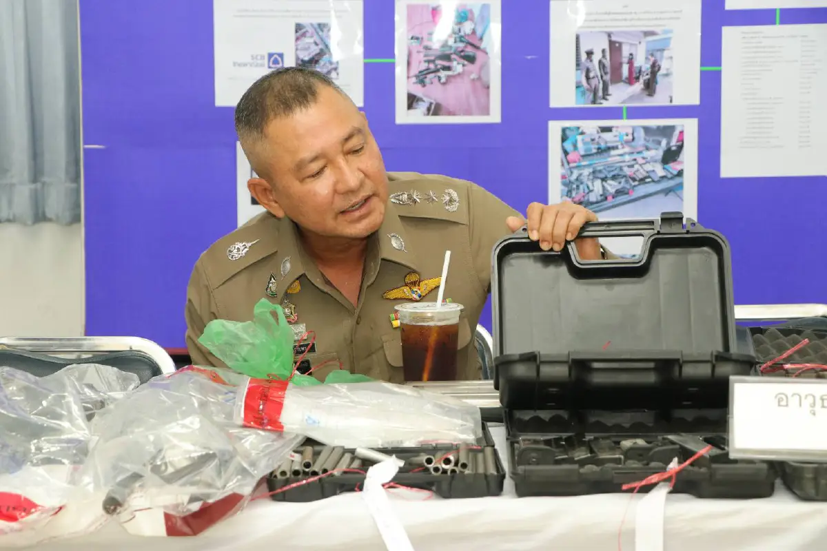 ตร.จับหนุ่มผลิต-ค้าปืนเถื่อนรายใหญ่ย่านลาดหลุมแก้วของกลางอื้อ
