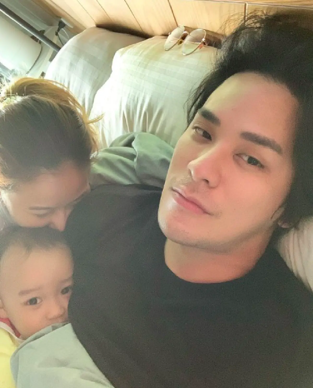 “แทค ภรัณยู” กับโหมดหวานๆ มอบดอกไม้เซอร์ไพรส์ “เบลล์” ครบรอบแต่งงาน