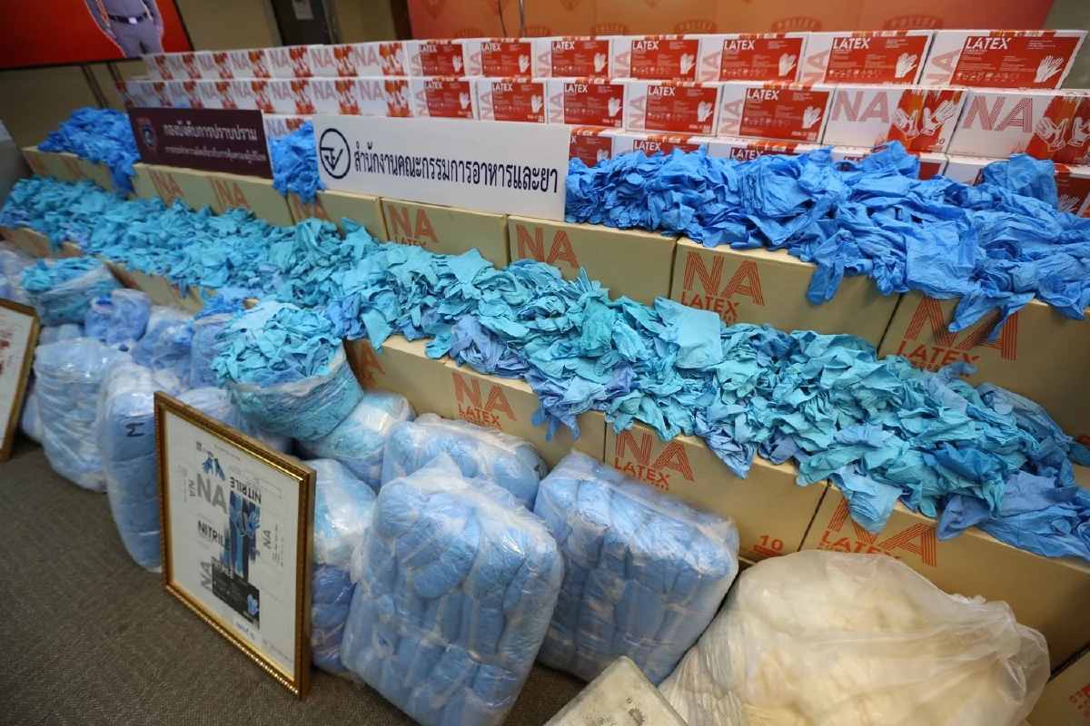 บุกทลายโกดังย่านลำลูกกานำถุงมือเก่ามาบรรจุใหม่ตบตาช่วงโควิด