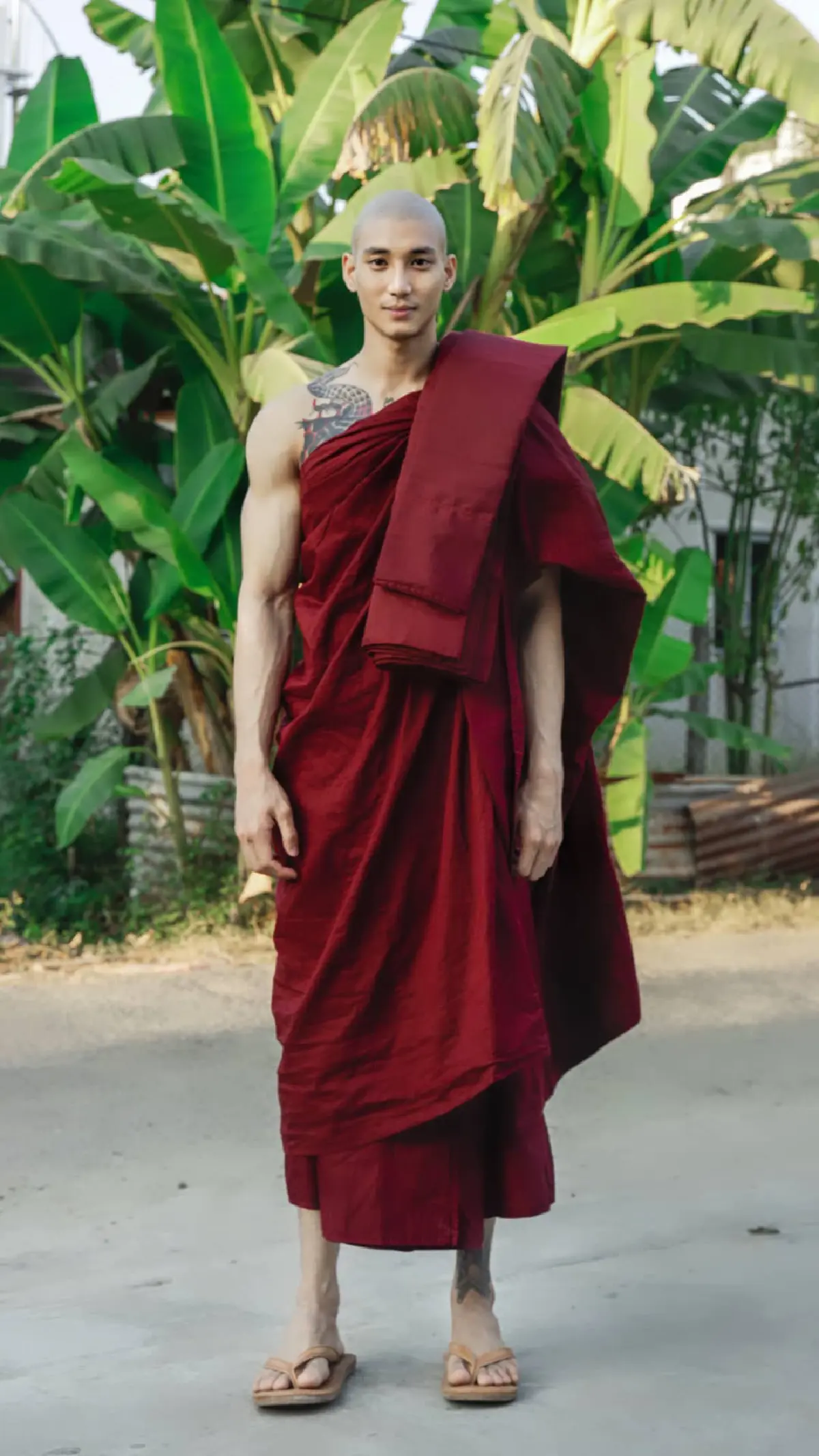 “ไป่ ทาคน” บวชเป็นพระภิกษุ  หันหน้าเข้าธรรมะด้วยจิตใจสงบ