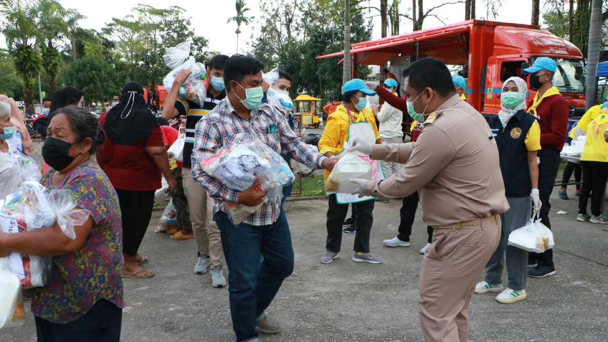 "บิ๊กป๊อก"นำความห่วงใยนายกฯให้กำลังใจชาวสุไหงโก-ลกถูกน้ำท่วม