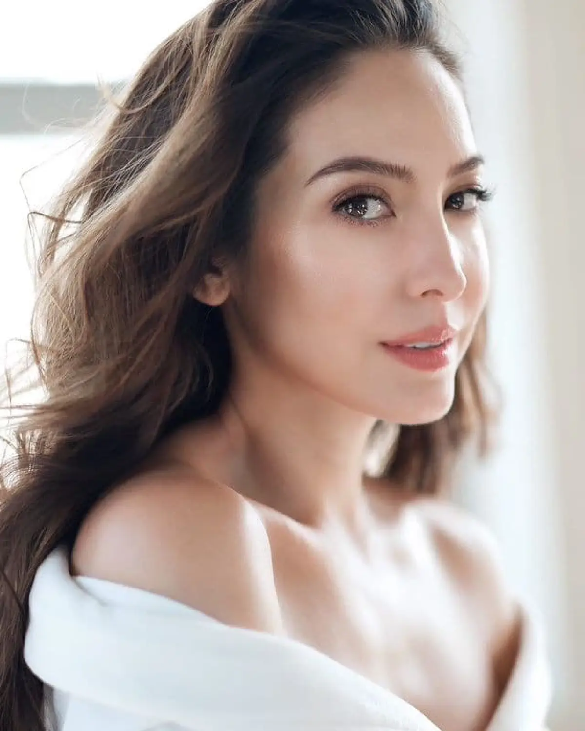 โอซา แวง สลัดผ้าถ่ายแบบเซ็กซี่ อวดท้องโตใกล้คลอด