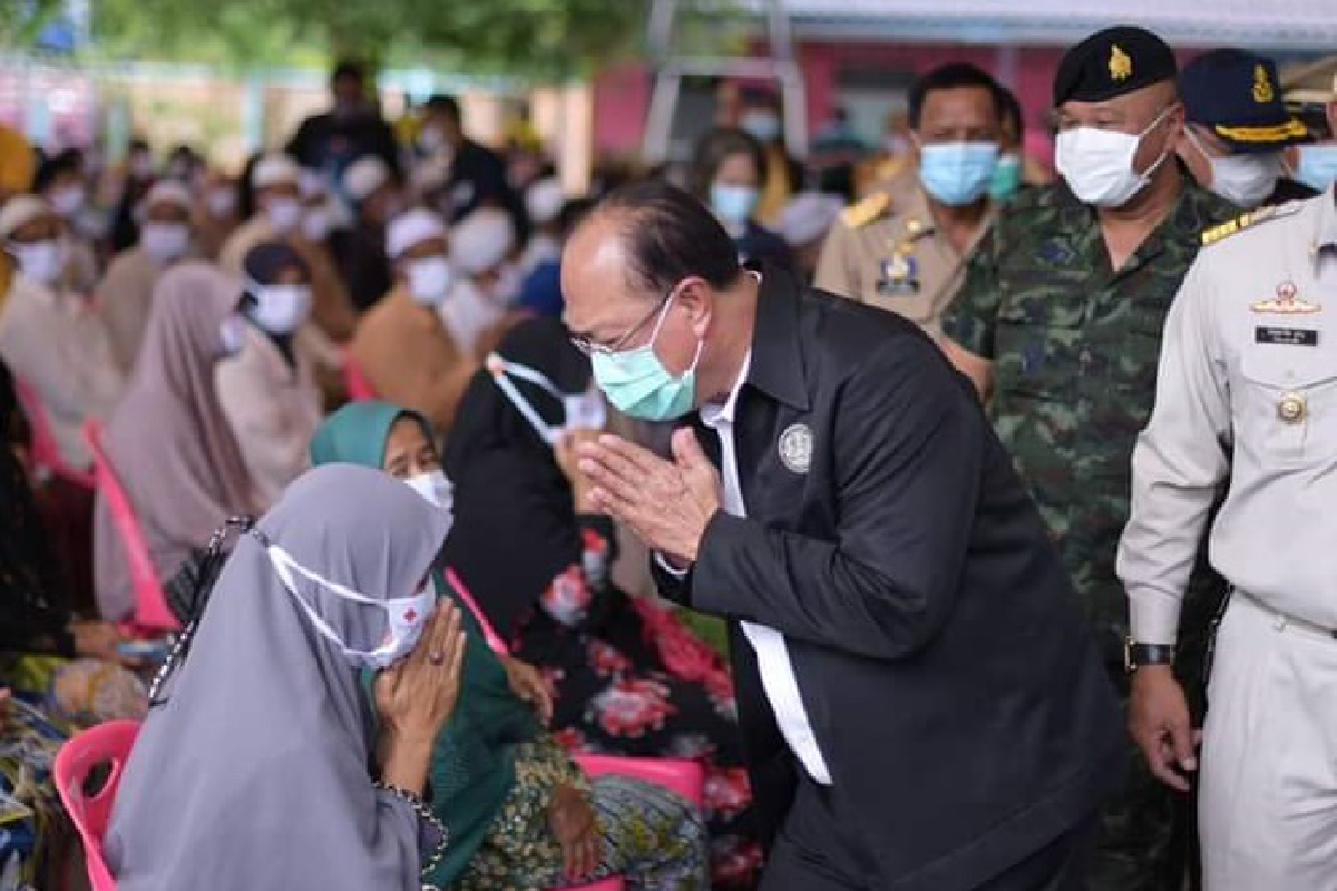 มท.1ตรวจน้ำท่วมใต้สั่งการช่วยเหลือผู้ประสบภัยเร่งด่วน มท.1ตรวจน้ำท่วมใต้สั่งการช่วยเหลือผู้ประสบภัยเร่งด่วน