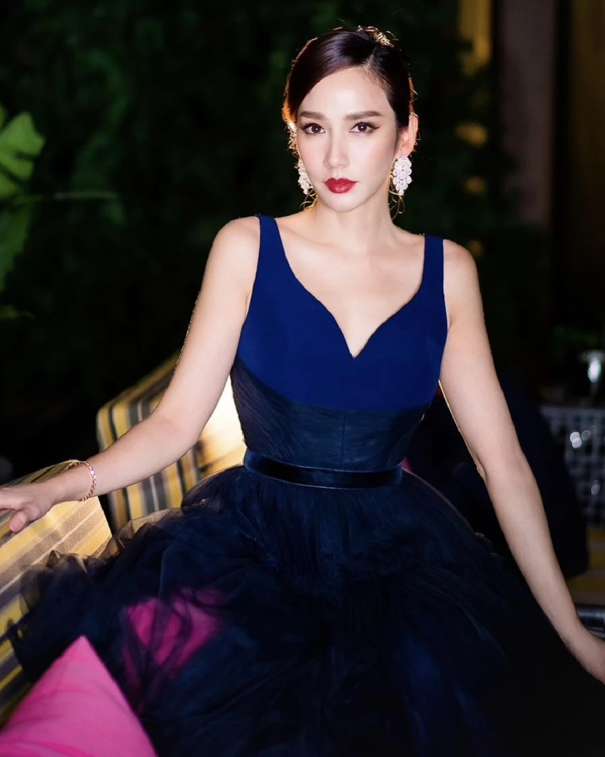 สวยนางพญา! อั้ม พัชราภา จัดเต็มสองลุคสุดปัง..ดูดีไม่มีที่ติ