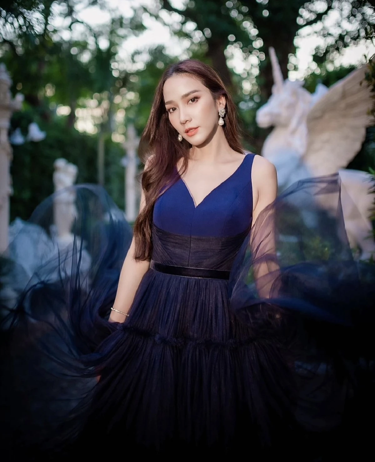 สวยนางพญา! อั้ม พัชราภา จัดเต็มสองลุคสุดปัง..ดูดีไม่มีที่ติ