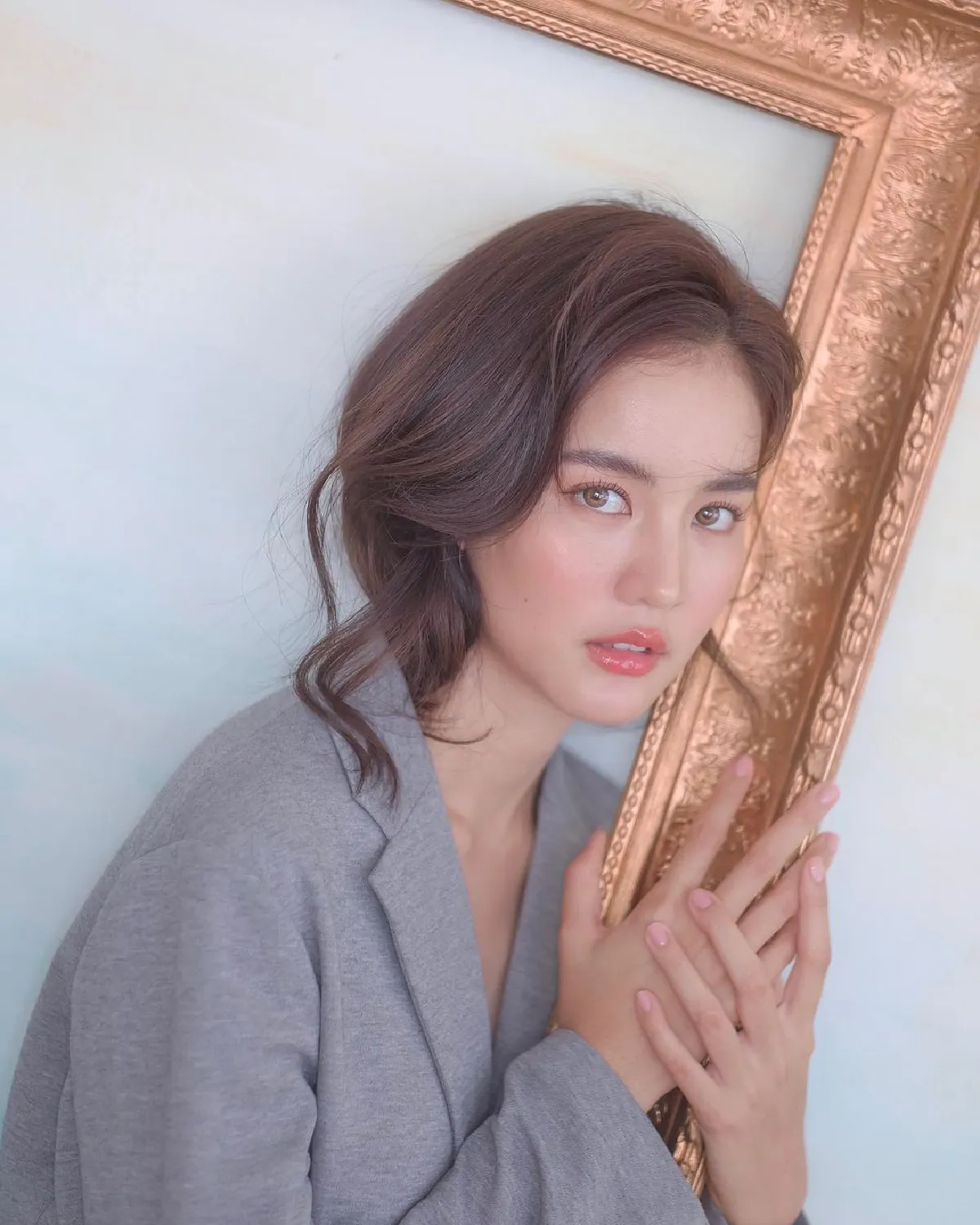 โบว์ เมลดา ซัดชาวเน็ตด่าแรงถึงพ่อ ลั่น..จะมากเกินไปแล้วนะ