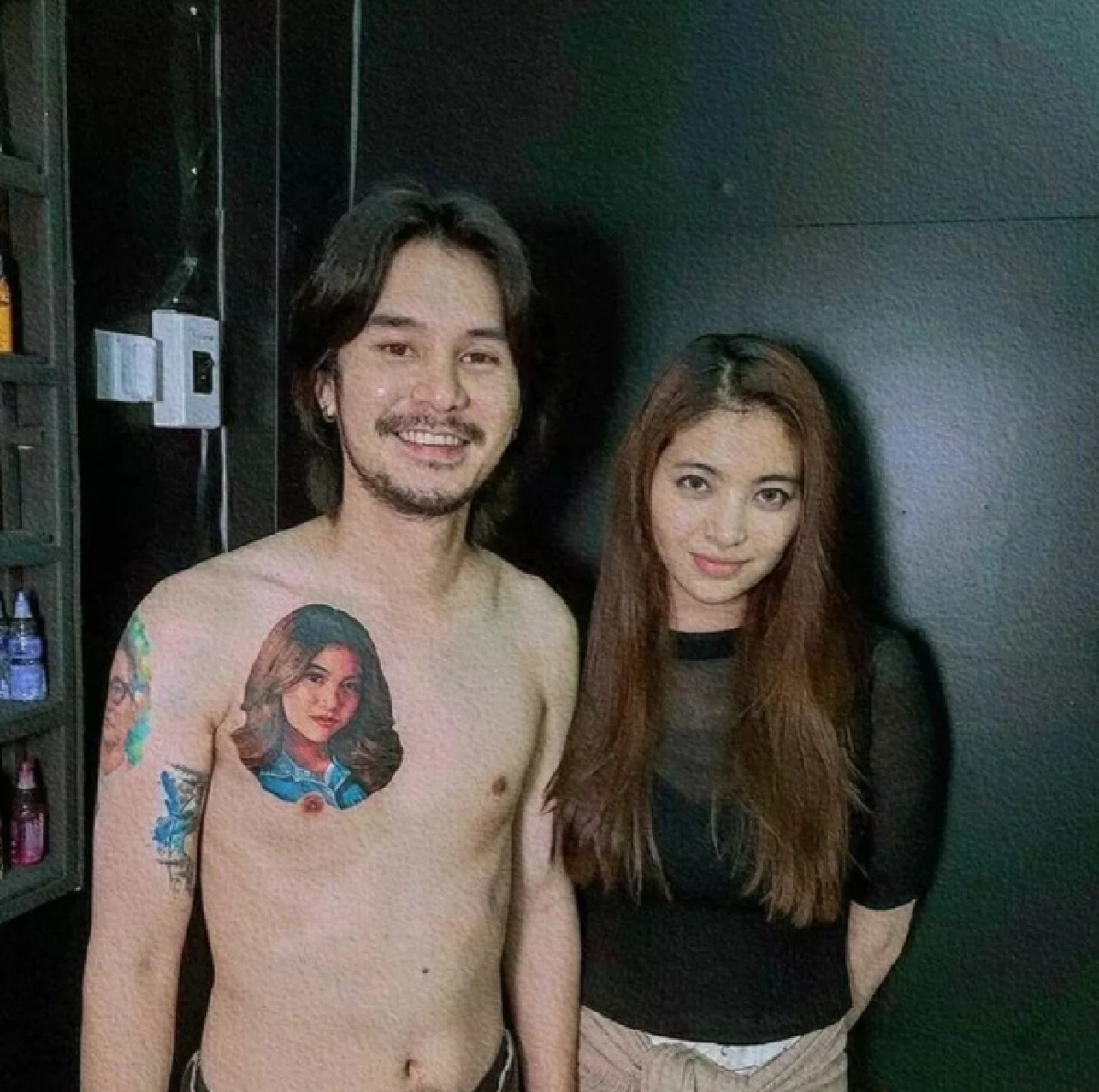 เจ็บนี้เพื่อเมีย! อาร์ตี้ ธนฉัตร เผยรอยสัก 11 ชม.เป็นรูปหน้าภรรยาไว้บนอก 