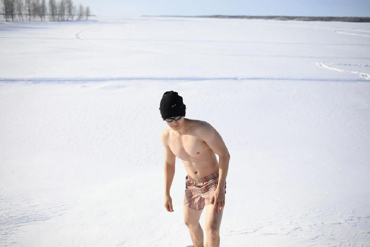 ส่องภาพ นิว วงศกร อวดซิกแพคล่ำผิวขาวเนียนไปกับหิมะ