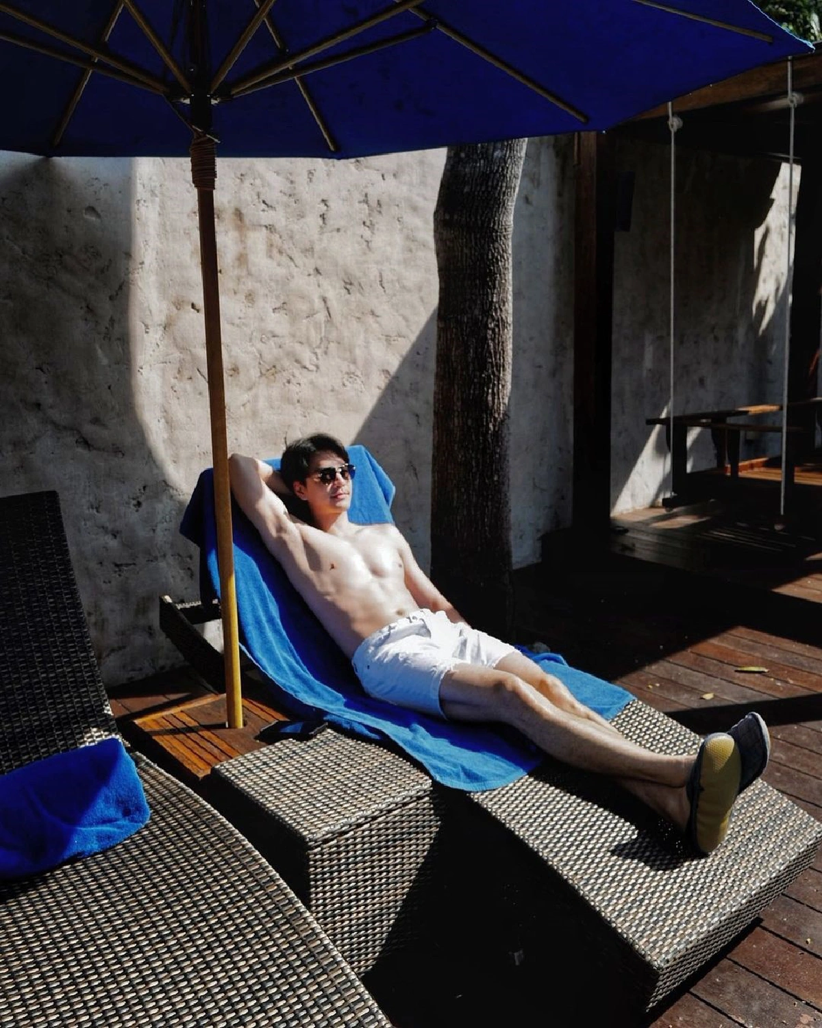 ส่องภาพ นิว วงศกร อวดซิกแพคล่ำผิวขาวเนียนไปกับหิมะ