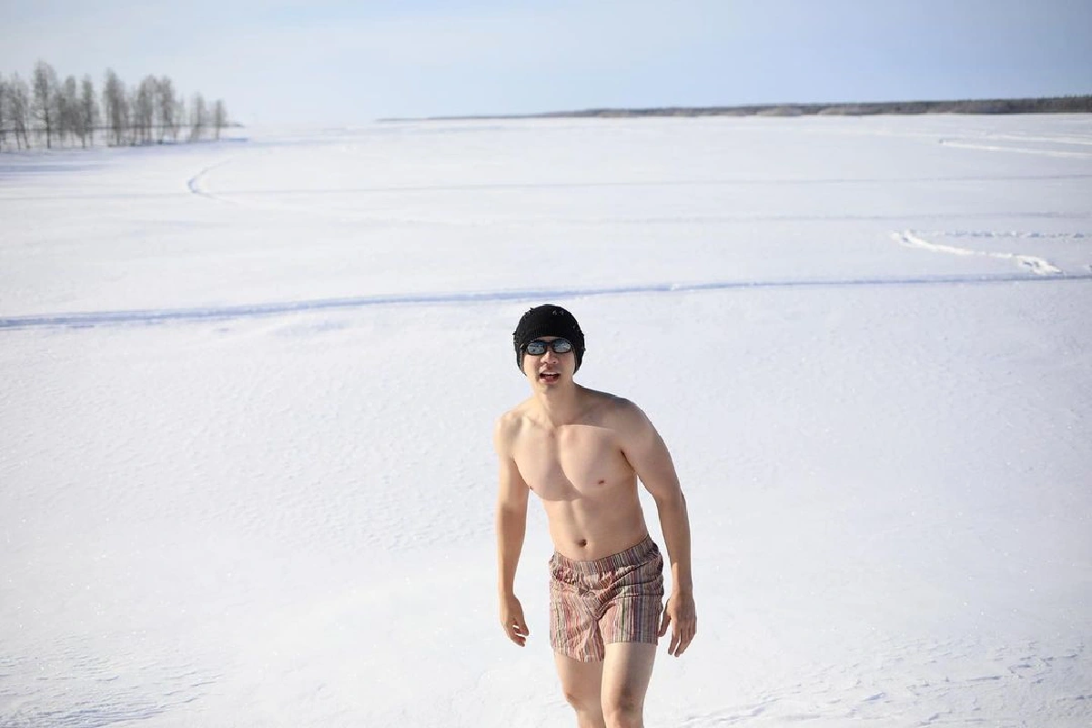 ส่องภาพ นิว วงศกร อวดซิกแพคล่ำผิวขาวเนียนไปกับหิมะ