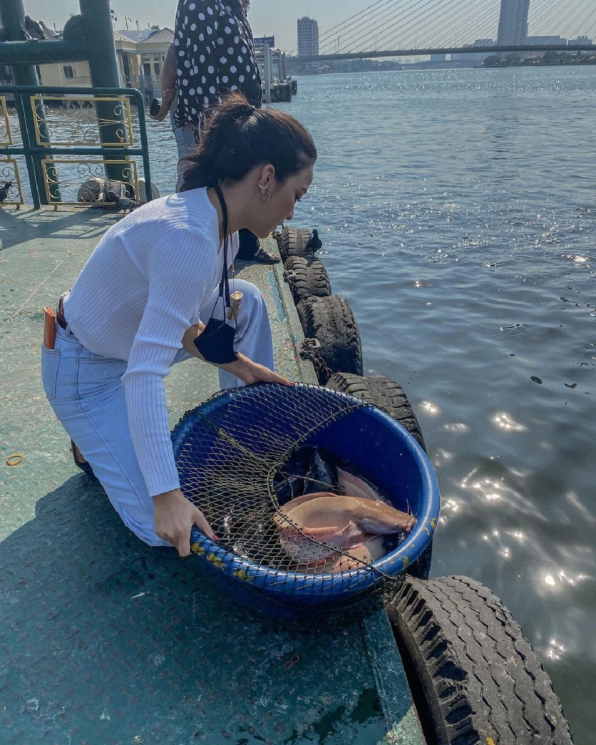 มะปราง วิรากานต์ ทำบุญปล่อยปลา แนบข้อมูลแน่น..ไม่หวั่นดราม่า